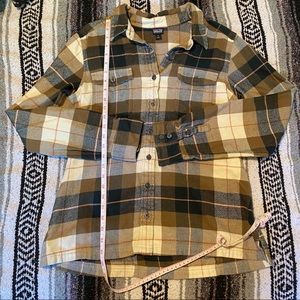 Patagonia // flannel button down